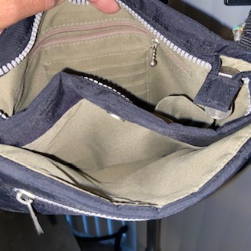 Baggallini Crossbody Bag - Picture 6 of 6